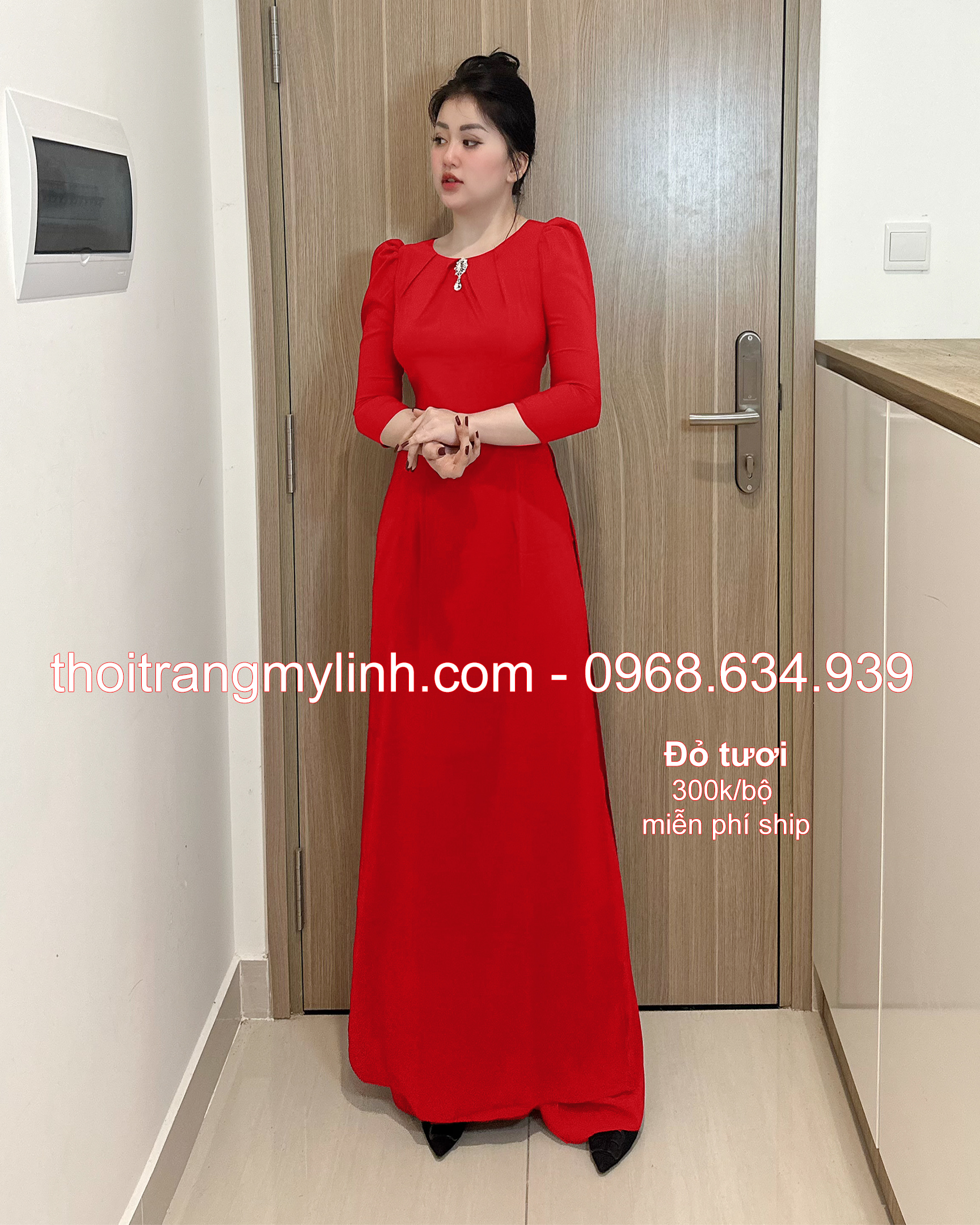 Bộ áo dài cổ tròn xếp li màu đỏ tươi